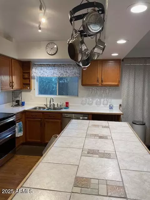 Kitchen - 1937 E Renee Dr, Phoenix, AZ 85024 photo 3 of 5