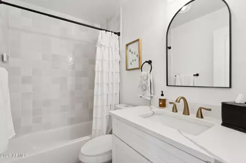 Bath - 4324 E Sunrise Dr, Phoenix, AZ 85044 photo 4 of 4