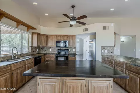 Kitchen - 1410 N Goldfield Rd, Apache Junction, AZ 85119 photo 4 of 5