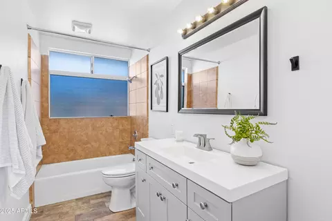 Bath - 724 E 6th St, Mesa, AZ 85203 photo 2 of 3