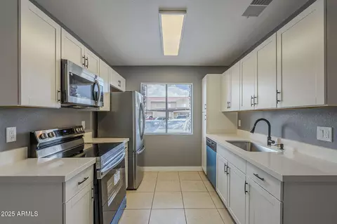 Kitchen - 3511 E Baseline Rd #1033, Phoenix, AZ 85042 photo 3 of 6