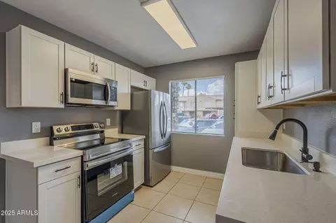 Kitchen - 3511 E Baseline Rd #1033, Phoenix, AZ 85042 photo 4 of 6