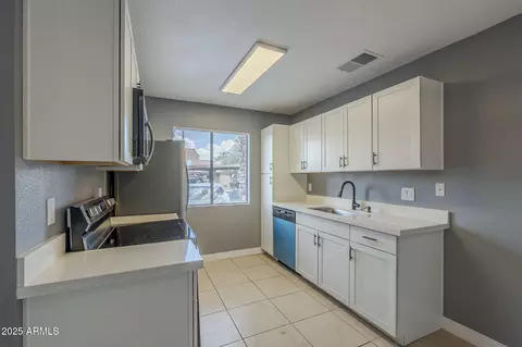 Kitchen - 3511 E Baseline Rd #1033, Phoenix, AZ 85042 photo 2 of 6
