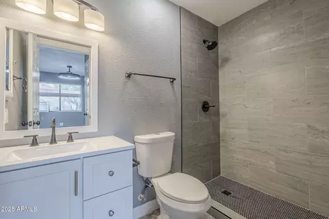 Bath - 3511 E Baseline Rd #1033, Phoenix, AZ 85042 photo 1 of 2