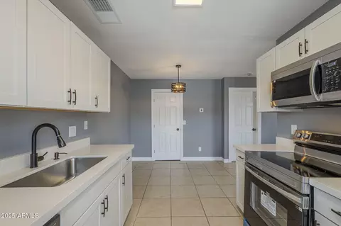 Kitchen - 3511 E Baseline Rd #1033, Phoenix, AZ 85042 photo 6 of 6