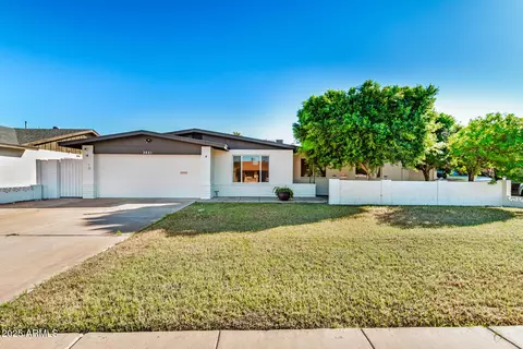 2501 E Pebble Beach Dr, Tempe, AZ 85282