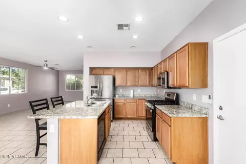 Kitchen - 3911 E Pollack St, Phoenix, AZ 85042 photo 5 of 6