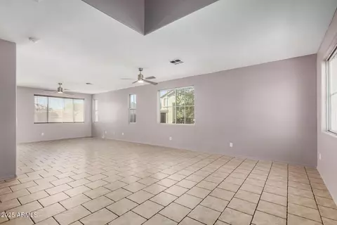 Living - 3911 E Pollack St, Phoenix, AZ 85042 photo 3 of 4