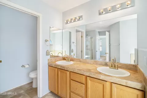 Bath - 1331 E Libby St, Phoenix, AZ 85022 photo 2 of 5