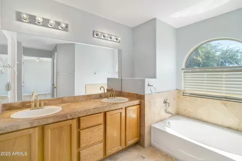 Bath - 1331 E Libby St, Phoenix, AZ 85022 photo 1 of 5