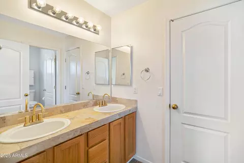 Bath - 1331 E Libby St, Phoenix, AZ 85022 photo 3 of 5