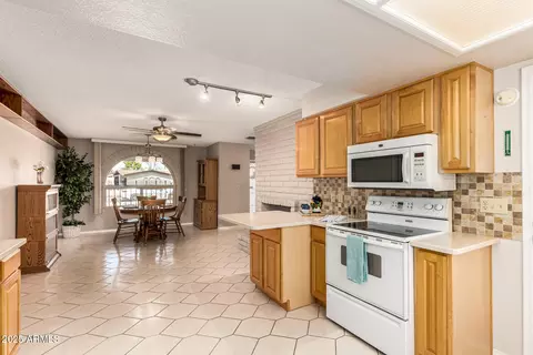 Kitchen - 2253 Encanto St, Mesa, AZ 85213 photo 5 of 5