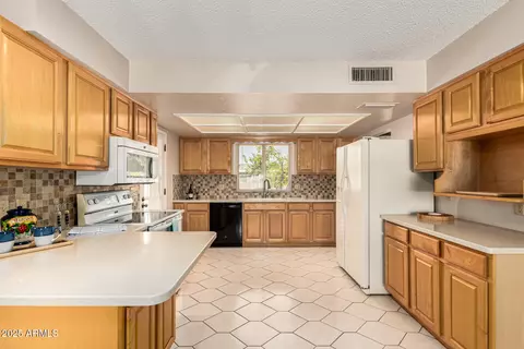 Kitchen - 2253 Encanto St, Mesa, AZ 85213 photo 2 of 5
