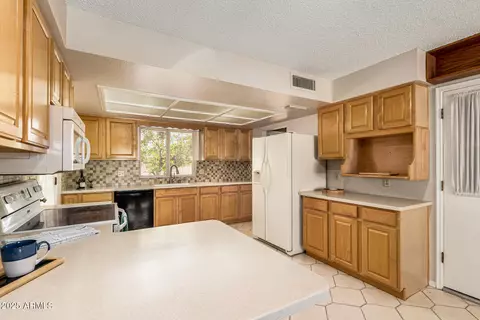 Kitchen - 2253 Encanto St, Mesa, AZ 85213 photo 4 of 5