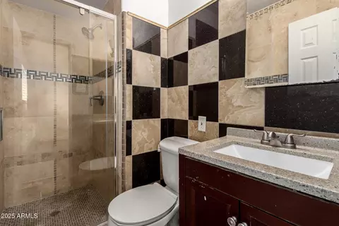 Bath - 7531 W Osborn Rd, Phoenix, AZ 85033 photo 2 of 3