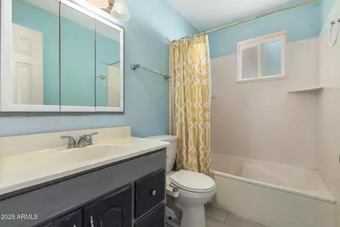Bath - 1230 E Peoria Ave, Phoenix, AZ 85020 photo 2 of 2
