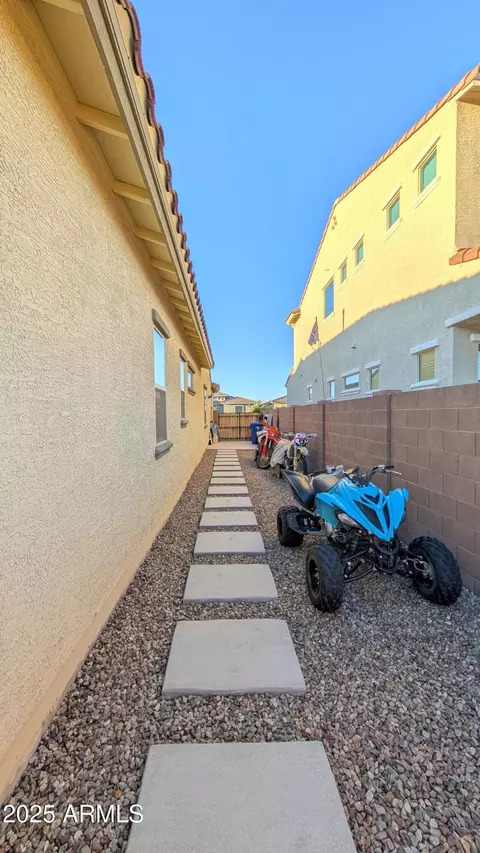 Exterior - 10835 E Tesla Ave, Mesa, AZ 85212 photo 2 of 4