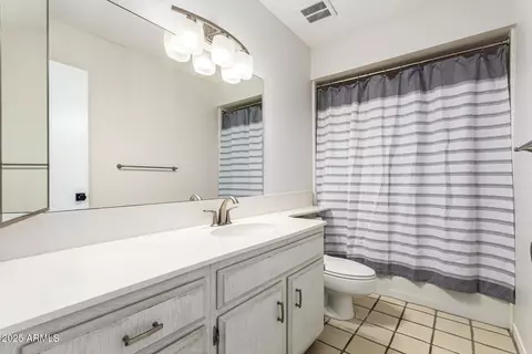 Bath - 1012 E Wagon Wheel Dr, Phoenix, AZ 85020 photo 2 of 2