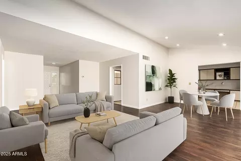 Living - 1012 E Wagon Wheel Dr, Phoenix, AZ 85020 photo 2 of 3