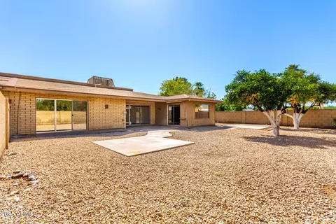 Exterior - 1012 E Wagon Wheel Dr, Phoenix, AZ 85020 photo 2 of 4