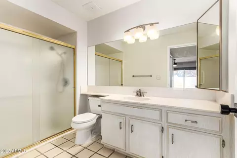 Bath - 1012 E Wagon Wheel Dr, Phoenix, AZ 85020 photo 1 of 2