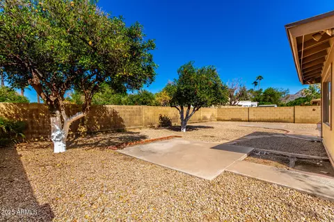 Exterior - 1012 E Wagon Wheel Dr, Phoenix, AZ 85020 photo 3 of 4