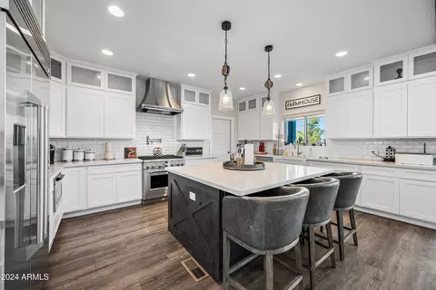 Kitchen - 2262 Meadow Trl, Overgaard, AZ 85933 photo 4 of 9