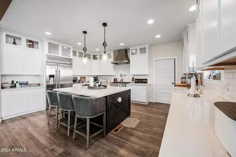 Kitchen - 2262 Meadow Trl, Overgaard, AZ 85933 photo 2 of 9