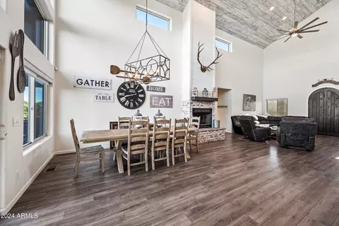 Dining - 2262 Meadow Trl, Overgaard, AZ 85933 photo 5 of 6