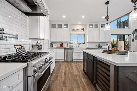 Kitchen - 2262 Meadow Trl, Overgaard, AZ 85933 photo 5 of 9