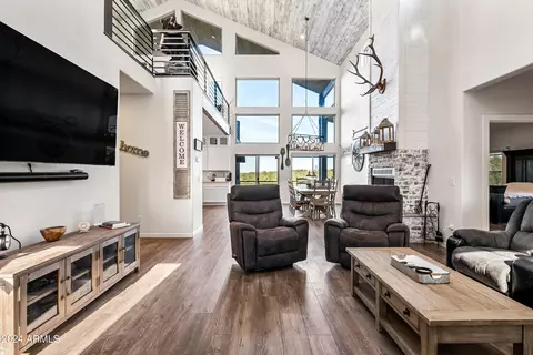 Living - 2262 Meadow Trl, Overgaard, AZ 85933 photo 1 of 3