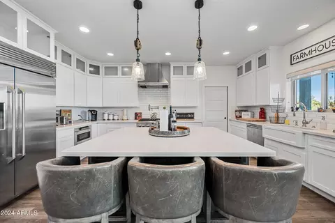 Kitchen - 2262 Meadow Trl, Overgaard, AZ 85933 photo 3 of 9