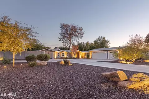 Exterior - 2709 E Clarendon Ave, Phoenix, AZ 85016 photo 4 of 9