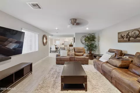 Living - 2709 E Clarendon Ave, Phoenix, AZ 85016 photo 1 of 2