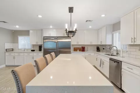 Kitchen - 2709 E Clarendon Ave, Phoenix, AZ 85016 photo 3 of 5