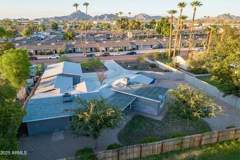 View/Area - 2709 E Clarendon Ave, Phoenix, AZ 85016 photo 4 of 5