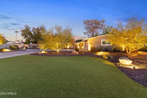 Exterior - 2709 E Clarendon Ave, Phoenix, AZ 85016 photo 7 of 9