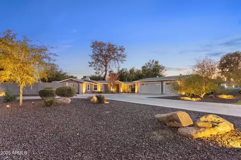 Exterior - 2709 E Clarendon Ave, Phoenix, AZ 85016 photo 3 of 9