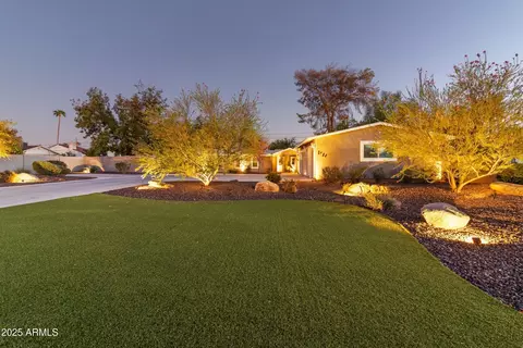 Exterior - 2709 E Clarendon Ave, Phoenix, AZ 85016 photo 6 of 9