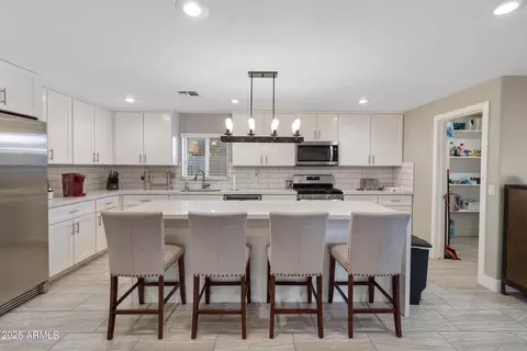 Kitchen - 2709 E Clarendon Ave, Phoenix, AZ 85016 photo 1 of 5