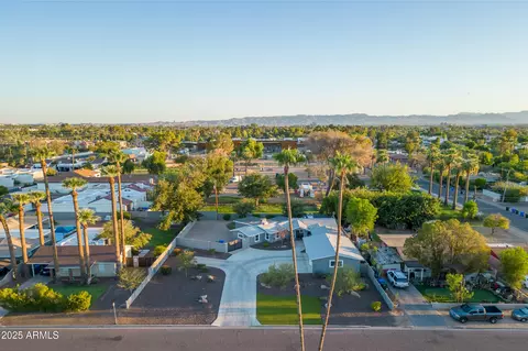 View/Area - 2709 E Clarendon Ave, Phoenix, AZ 85016 photo 1 of 5