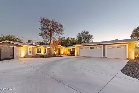 Exterior - 2709 E Clarendon Ave, Phoenix, AZ 85016 photo 5 of 9