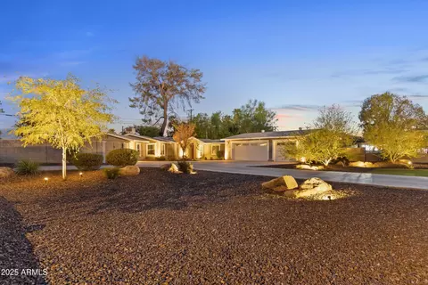 Exterior - 2709 E Clarendon Ave, Phoenix, AZ 85016 photo 8 of 9