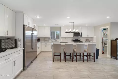Kitchen - 2709 E Clarendon Ave, Phoenix, AZ 85016 photo 2 of 5