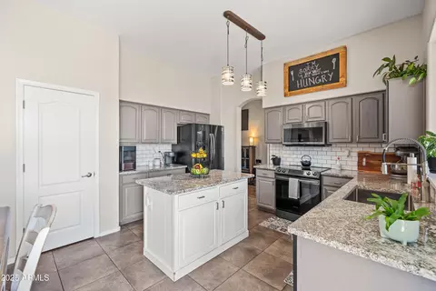 Kitchen - 4081 E Carriage Way, Gilbert, AZ 85297 photo 2 of 6