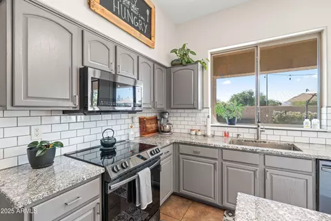 Kitchen - 4081 E Carriage Way, Gilbert, AZ 85297 photo 5 of 6