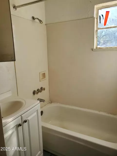 1326 E Diamond St, Phoenix, AZ 85006 photo 4