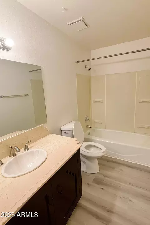 Bath - 462 E Royal Palms Dr, Mesa, AZ 85203 photo 1 of 2