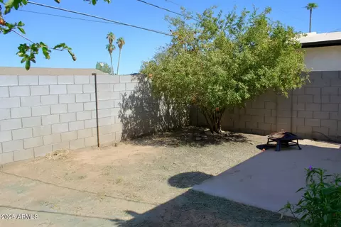 Exterior - 462 E Royal Palms Dr, Mesa, AZ 85203 photo 4 of 4
