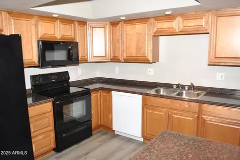Kitchen - 462 E Royal Palms Dr, Mesa, AZ 85203 photo 1 of 2
